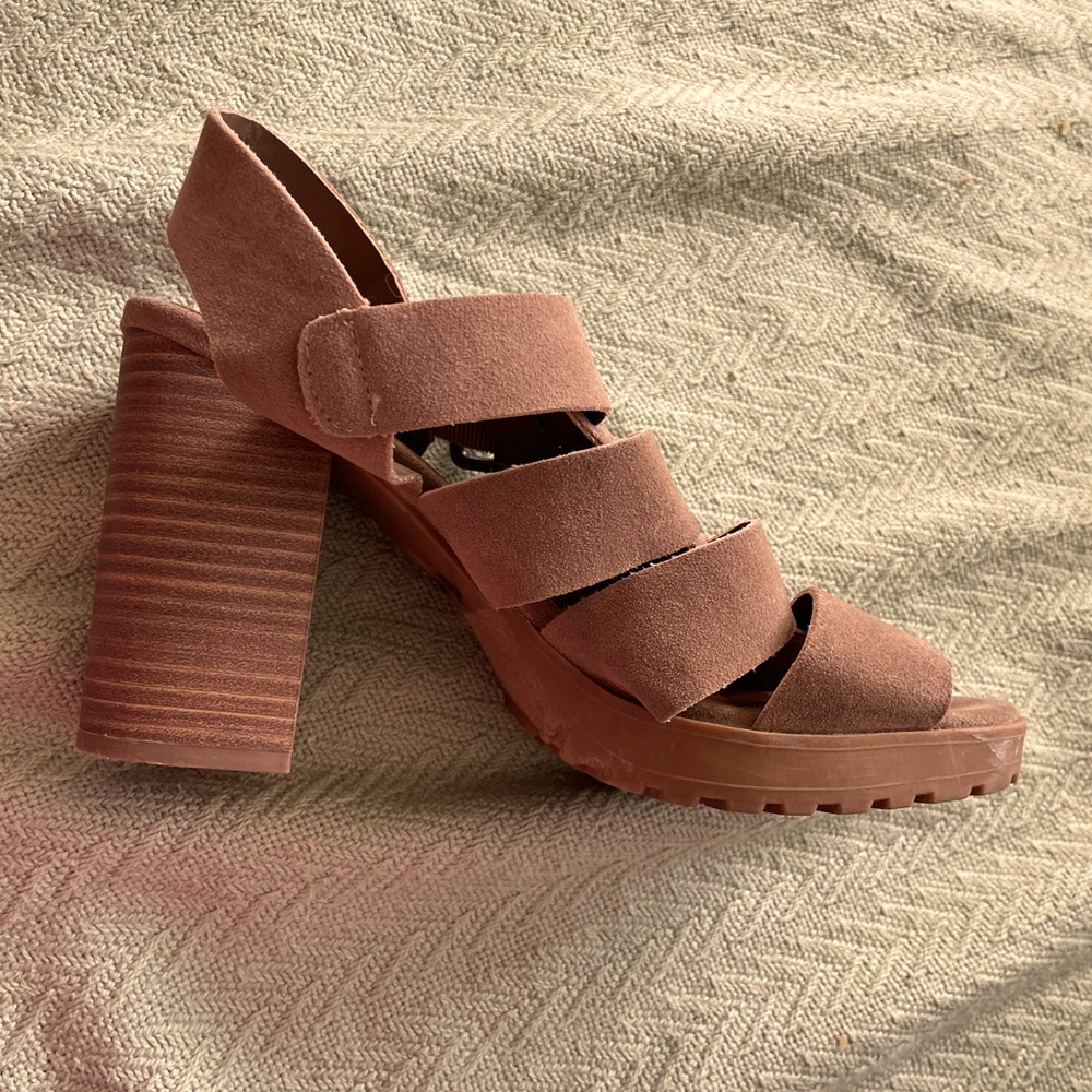 Universal Thread chunk heel sandals